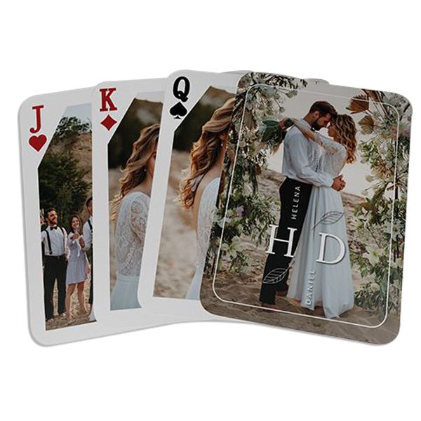 Premium playing cards with an elegant, matte finish and rounded corners for comfortable handling.