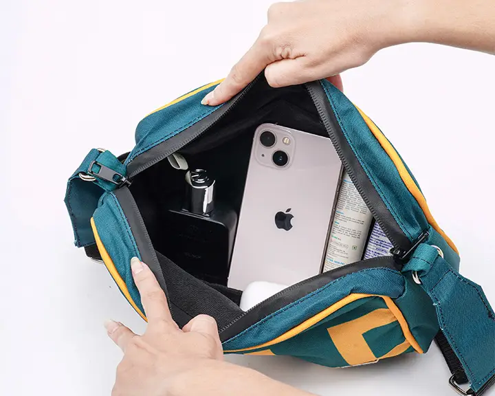 stria-laptop-sleeve-1.jpg