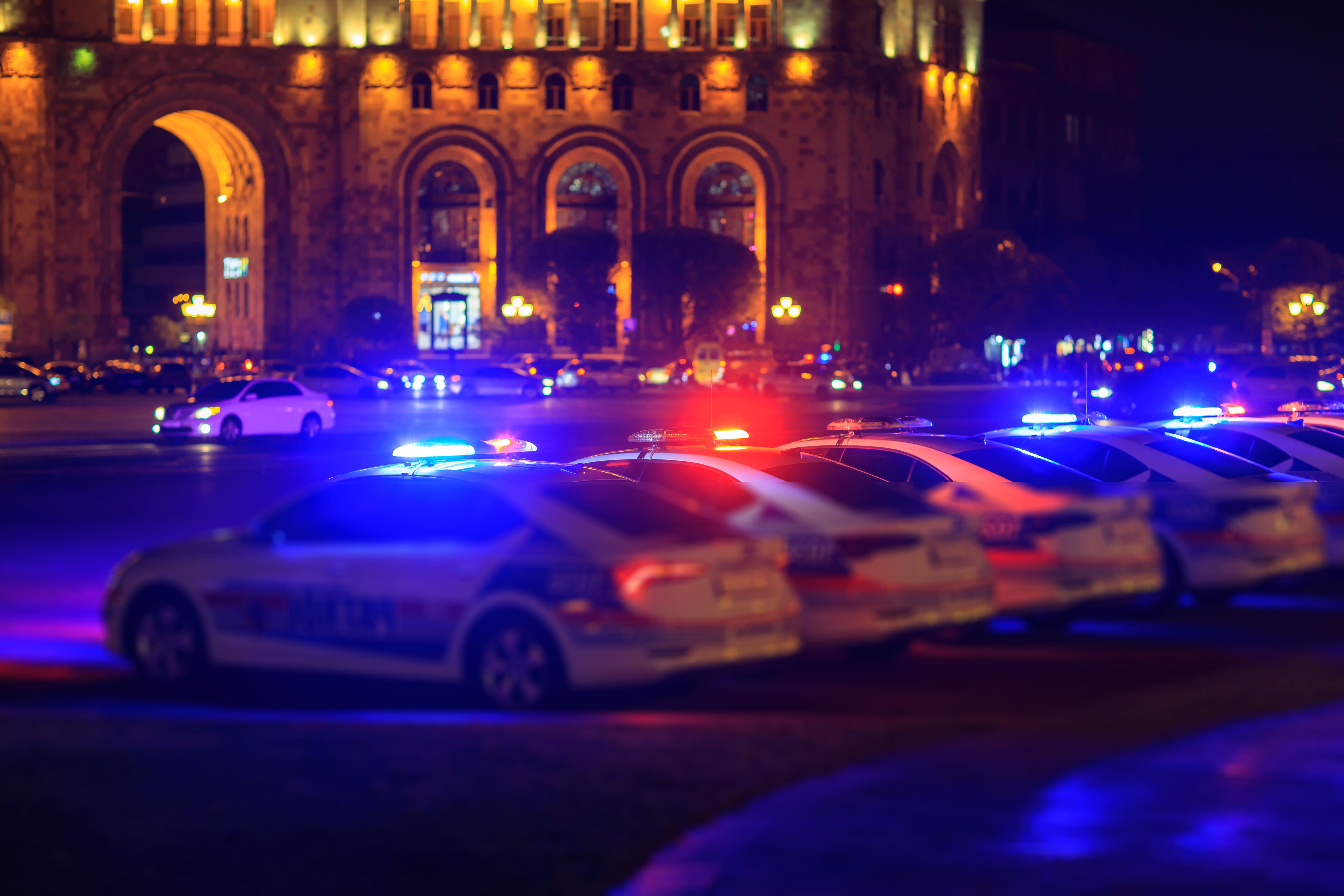 police_car_night_light_city