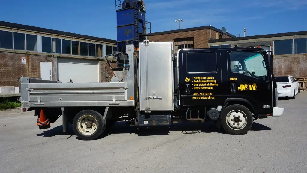 New Full Vehicle Wrap - Metro Jet Wash Isuzu Truck - After - Vinyl Wrap Toronto - Branding Centres - Etobicoke