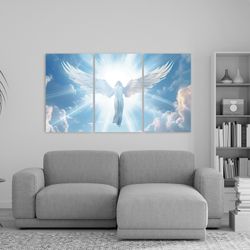 Arcanjo Celestial nas Núvens