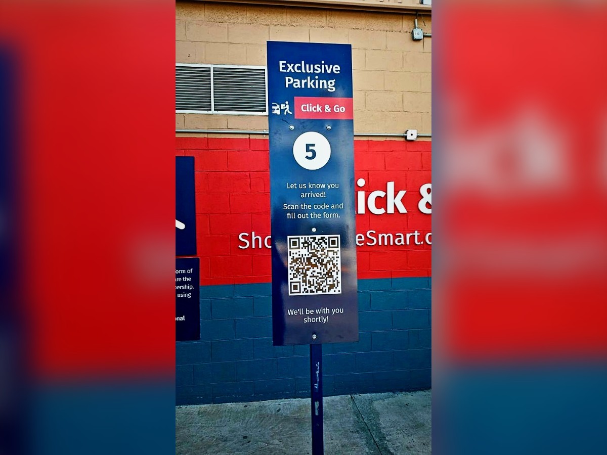 Post-mounted parking sign – PriceSmart Click & Go