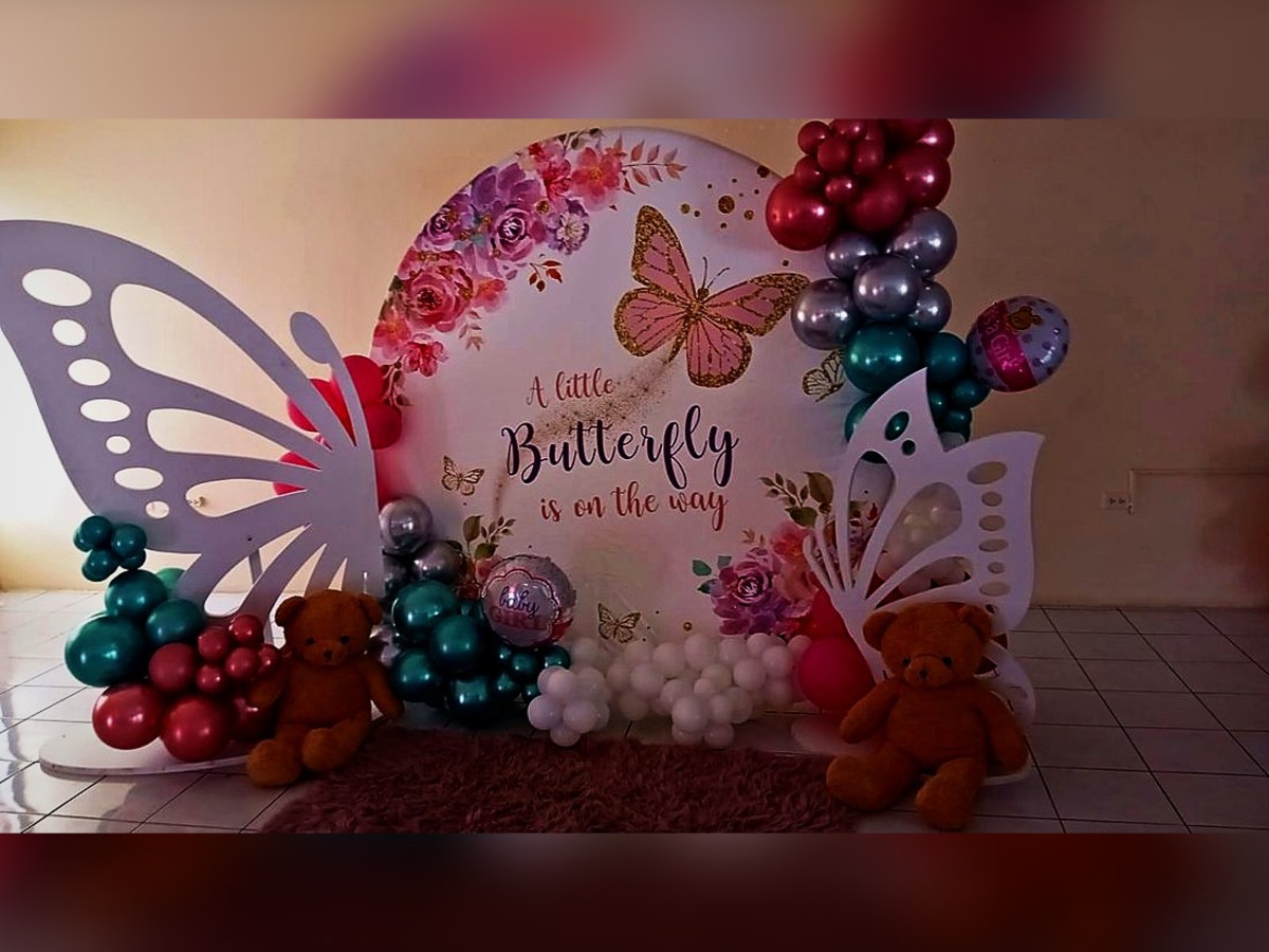 Event backdrop with balloon garland