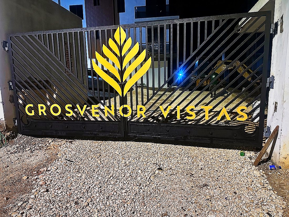 Gate lettering · Grosvenor Vistas