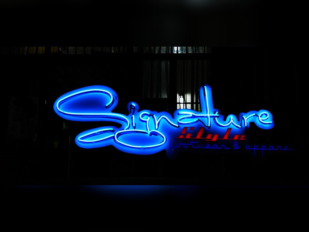 Neon-effect sign · Signature Style