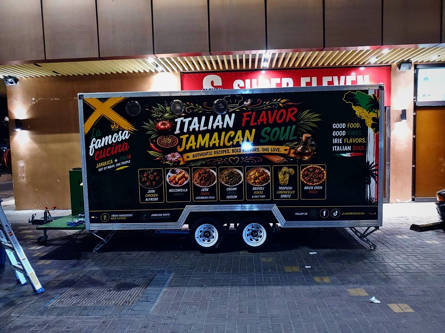 Food trailer wrap, side view · La Famosa Cucina