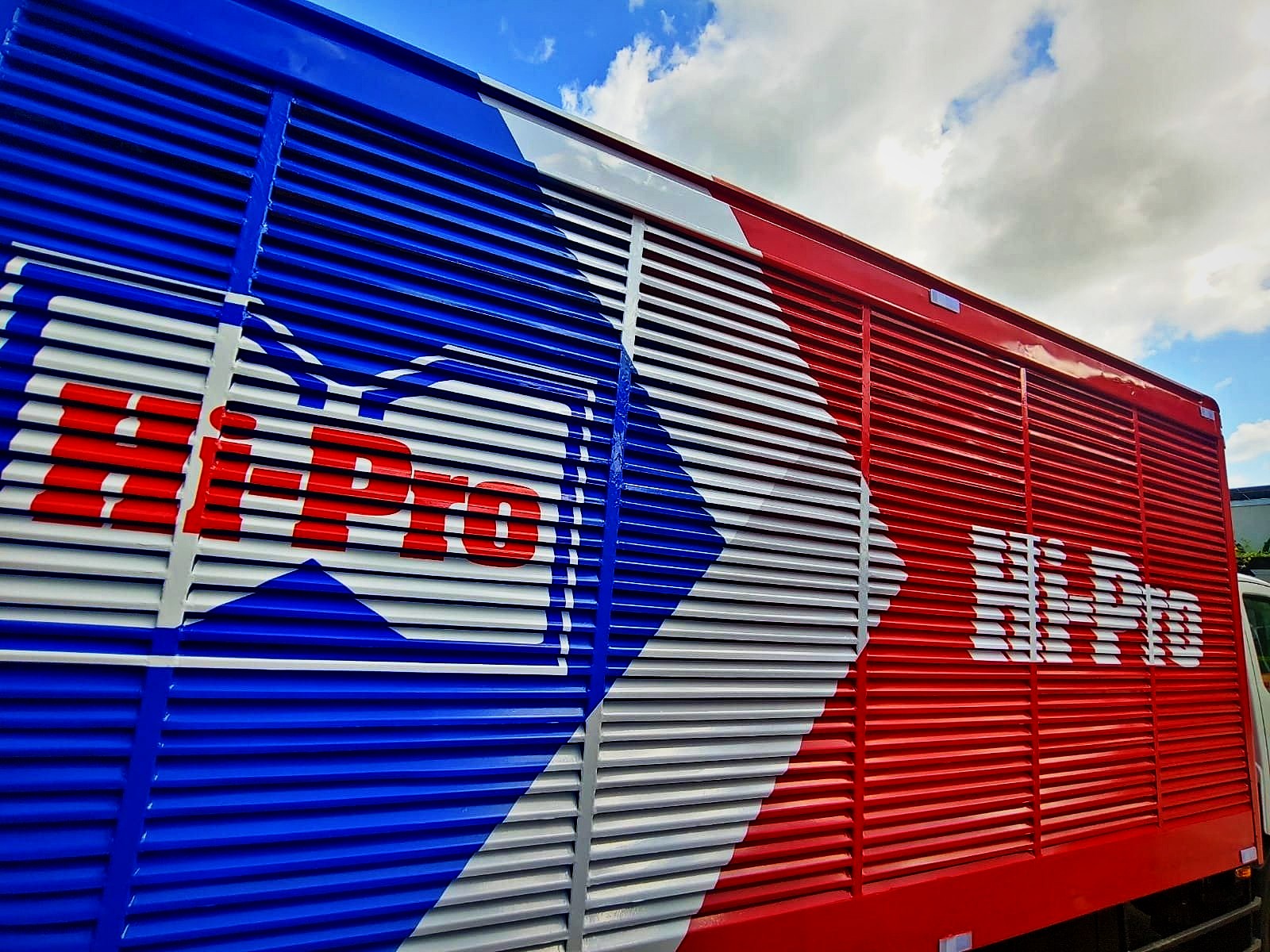 Box truck full wrap · Hi-Pro