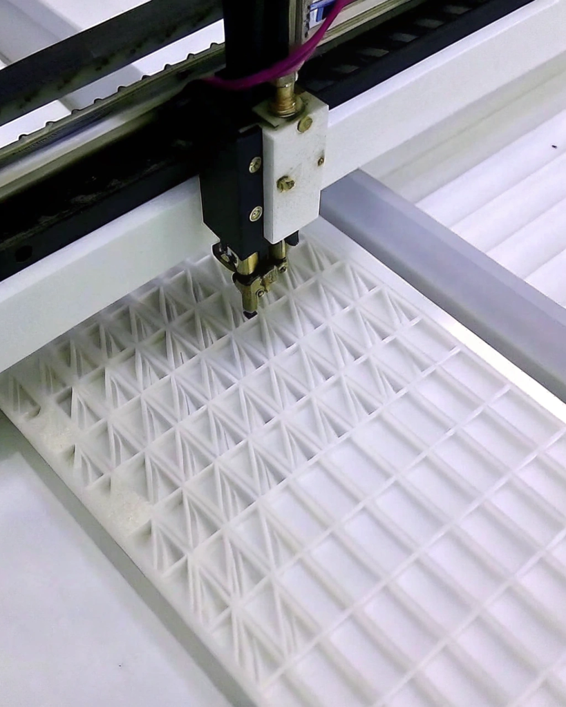 Coroplast Cut 2